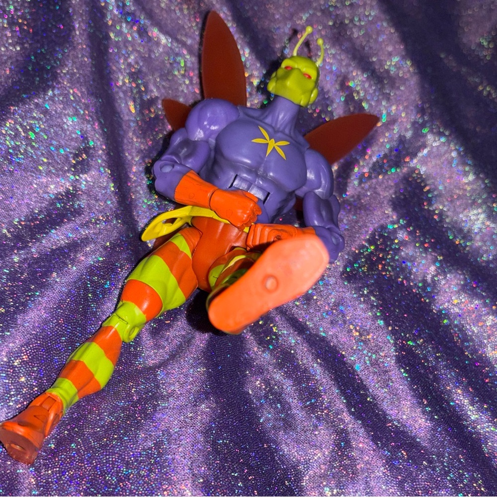 DC Moth Man Figure - Picture 5 of 9